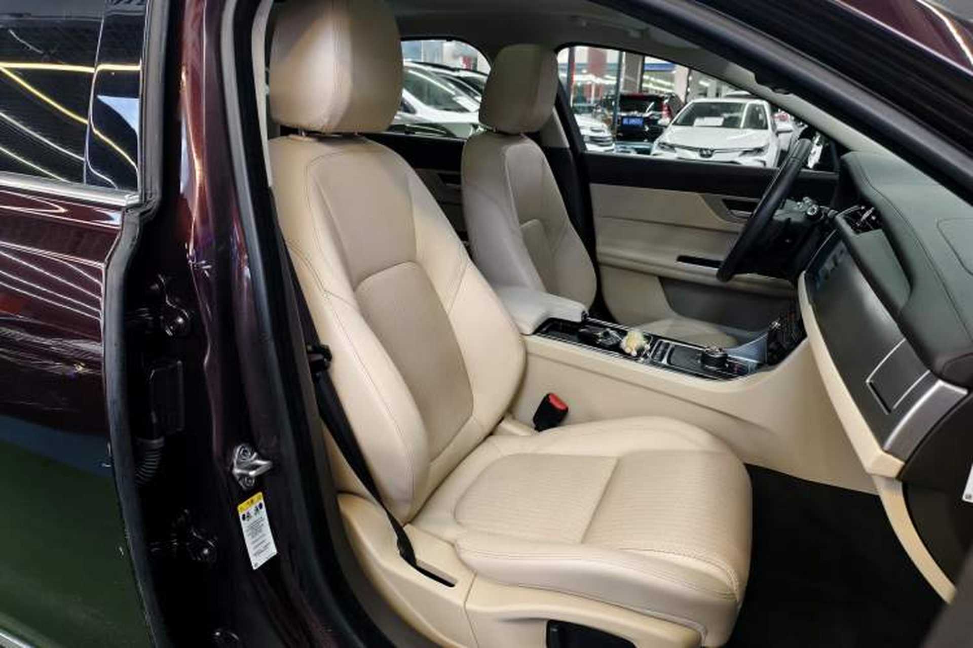 Used Jaguar XFL 2018 XFL 2.0T 250 PS Luxury Edition Interior 5