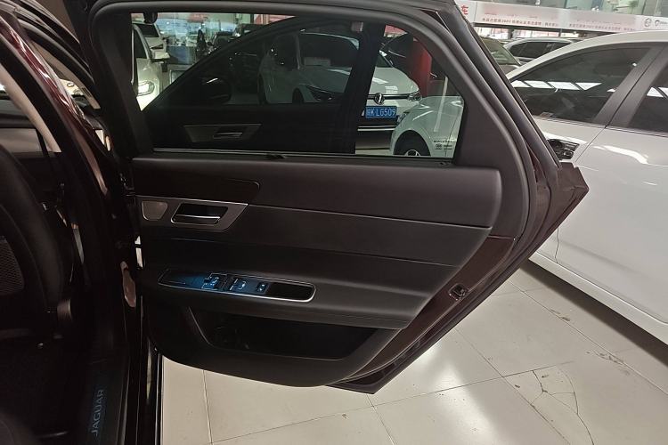Used Jaguar XFL 2018 XFL 2.0T 200PS Elite Edition Interior 6