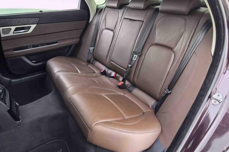 Used Jaguar XFL 2018 XFL 2.0T 250 PS Luxury Edition Interior 6