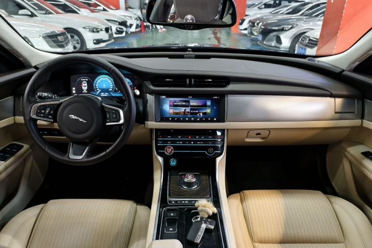 Used Jaguar XFL 2018 XFL 2.0T 250 PS Luxury Edition Interior 6