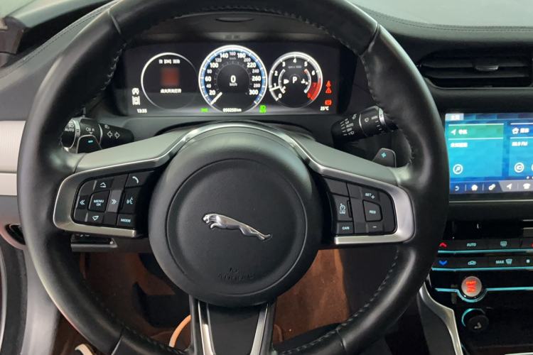Used Jaguar XFL 2018 XFL 2.0T 250 PS Luxury Edition Interior 7
