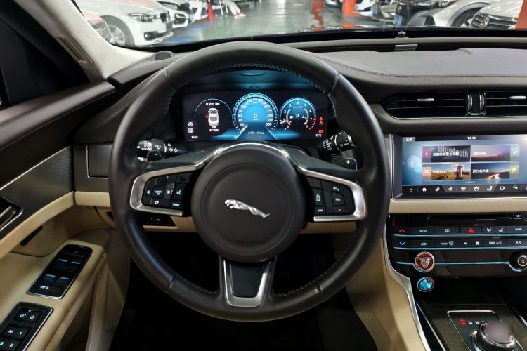 Used Jaguar XFL 2018 XFL 2.0T 250 PS Luxury Edition Interior 7