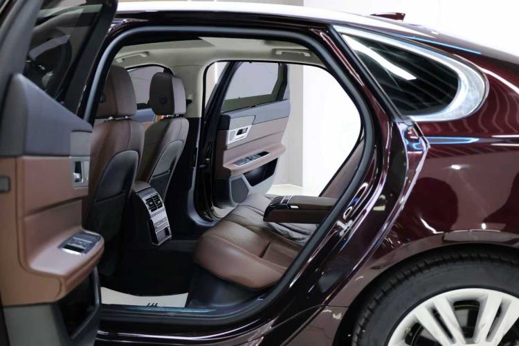 Used Jaguar XFL 2018 XFL 2.0T 250 PS Luxury Edition Interior 8