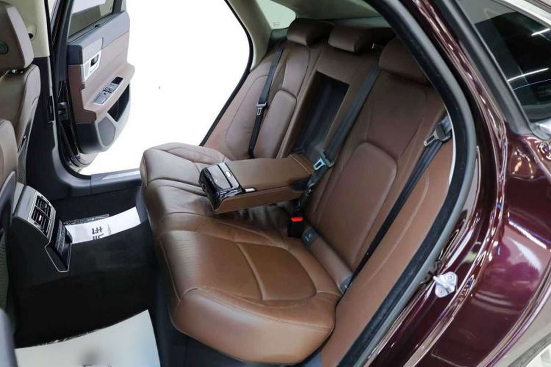 Used Jaguar XFL 2018 XFL 2.0T 250 PS Luxury Edition Interior 9