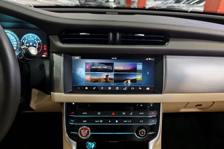 Used Jaguar XFL 2018 XFL 2.0T 250 PS Luxury Edition Interior 9