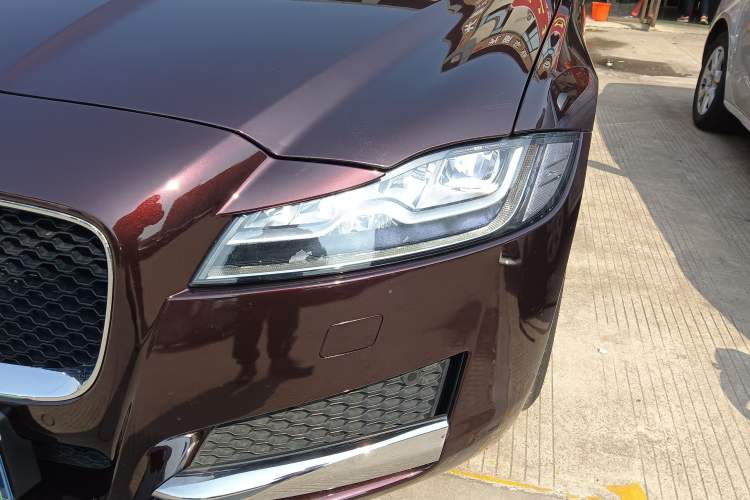 Used Jaguar XFL 2018 XFL 2.0T 250 PS Luxury Edition Left Front Headlight