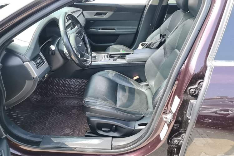 Used Jaguar XFL 2018 XFL 2.0T 250 PS Luxury Edition Left Front Seat