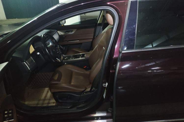 Used Jaguar XFL 2018 XFL 2.0T 250 PS Luxury Edition Left Front Seat