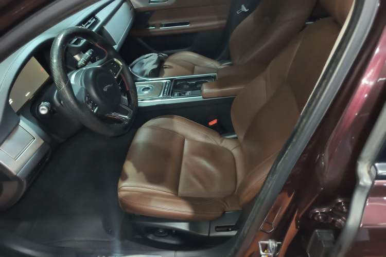 Used Jaguar XFL 2018 XFL 2.0T 250 PS Premium Edition Left Front Seat