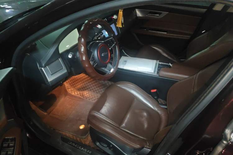 Used Jaguar XFL 2018 XFL 2.0T 250 PS Luxury Edition Left Front Seat