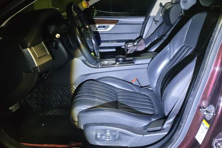 Used Jaguar XFL 2018 XFL 3.0 SC 340 PS Luxury Edition Left Front Seat