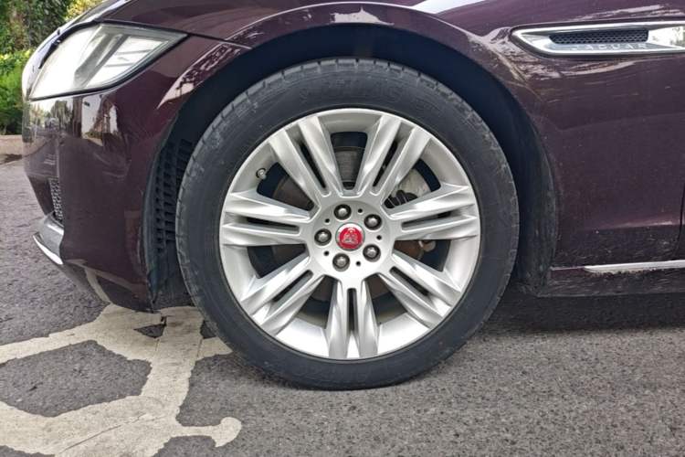 Used Jaguar XFL 2018 XFL 2.0T 250 PS Luxury Edition Left Front Wheel Hub