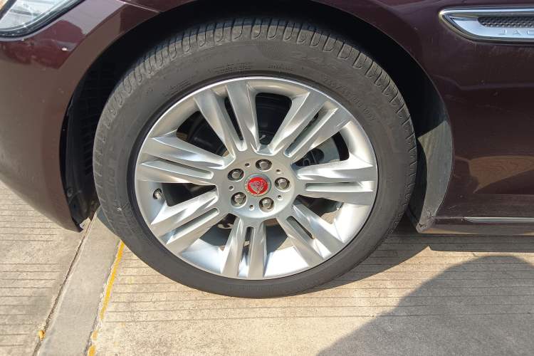 Used Jaguar XFL 2018 XFL 2.0T 250 PS Luxury Edition Left Front Wheel Hub