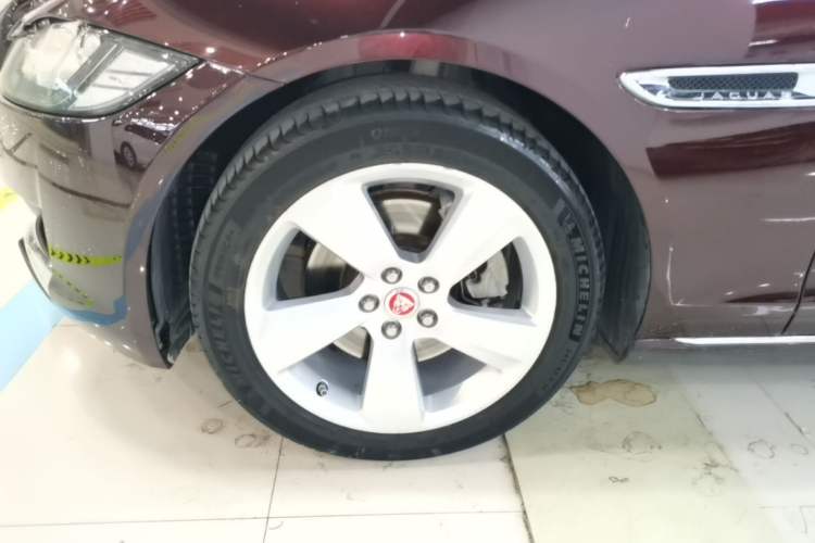 Used Jaguar XFL 2018 XFL 2.0T 200PS Elite Edition Left Front Wheel Hub