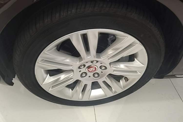Used Jaguar XFL 2018 XFL 2.0T 250 PS Luxury Edition Left Front Wheel Hub