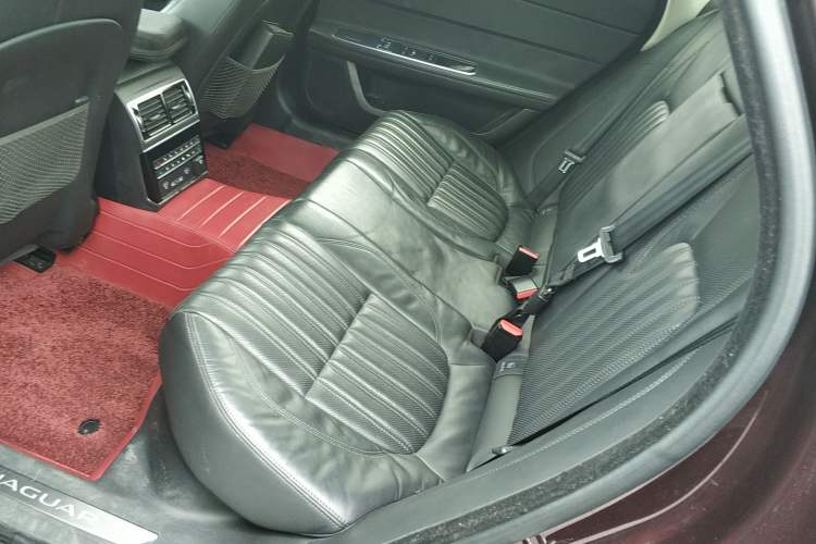 Used Jaguar XFL 2018 XFL 3.0 SC 340 PS Luxury Edition Left Rear Seat