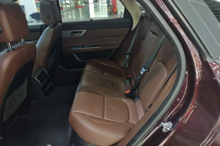 Used Jaguar XFL 2018 XFL 2.0T 250 PS Luxury Edition Left Rear Seat