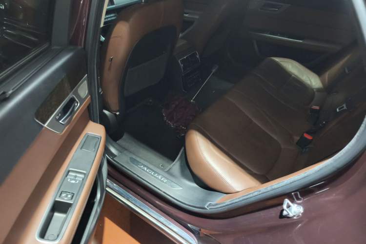 Used Jaguar XFL 2018 XFL 2.0T 250 PS Premium Edition Left Rear Seat