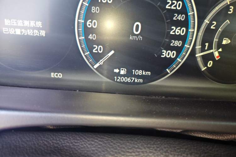 Used Jaguar XFL 2018 XFL 2.0T 250 PS Luxury Edition Odometer Close Up