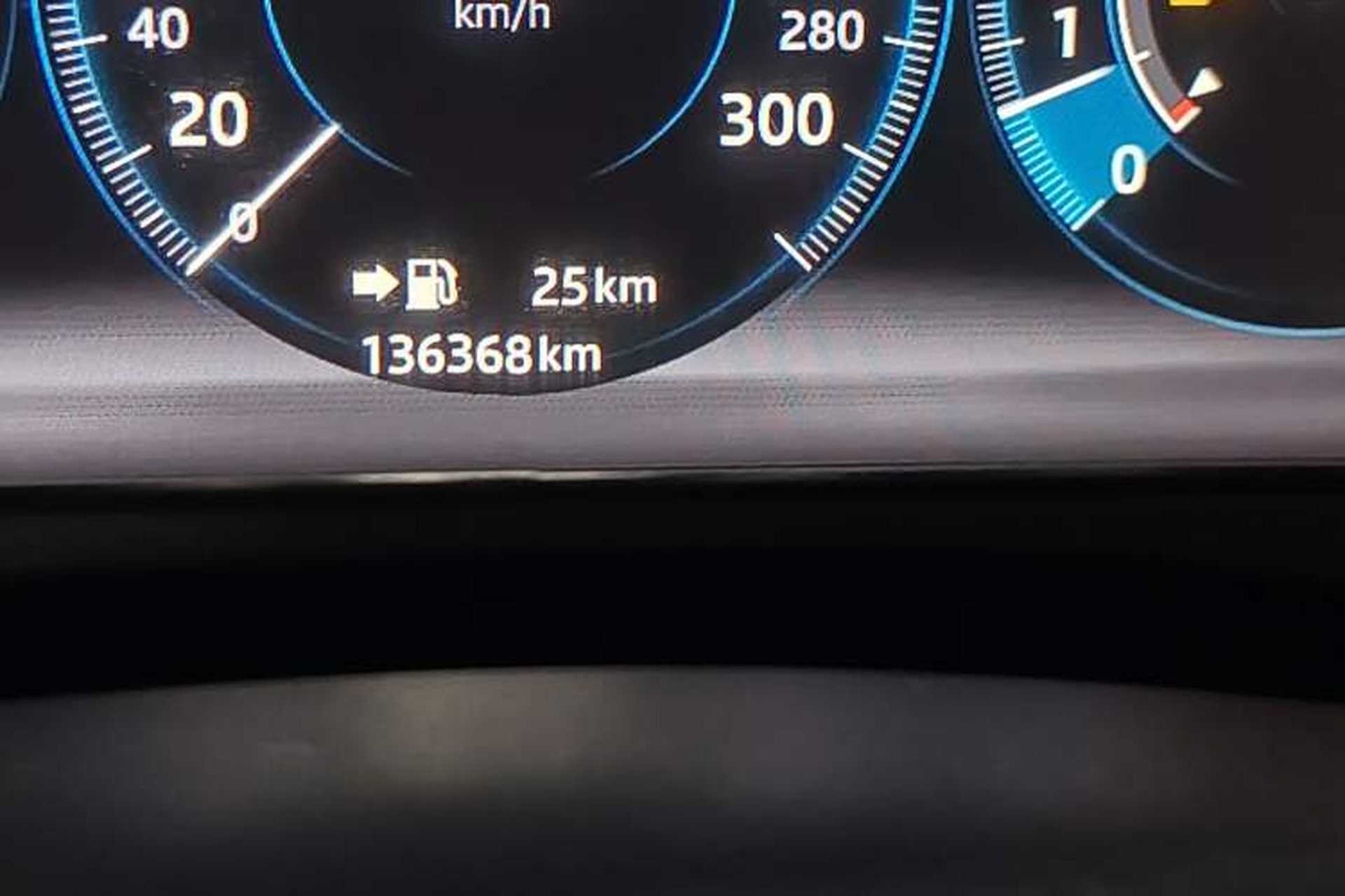 Used Jaguar XFL 2018 XFL 2.0T 250 PS Premium Edition Odometer Close Up
