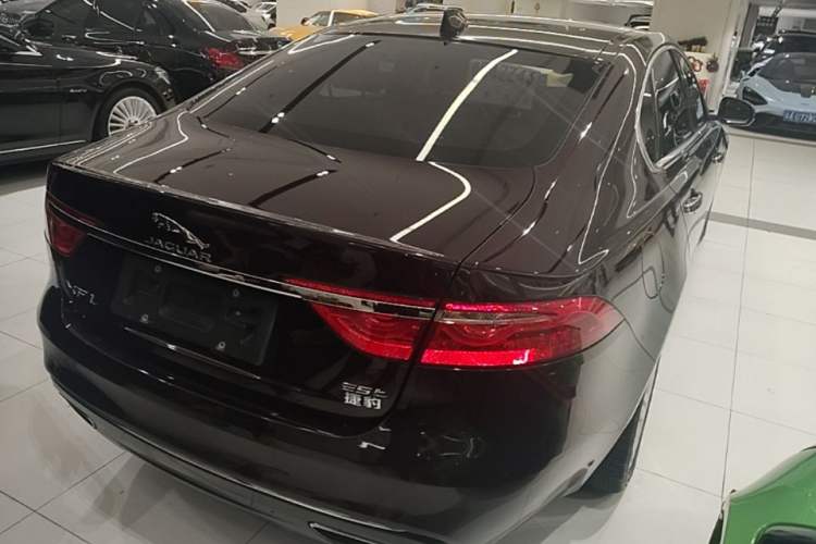 Used Jaguar XFL 2018 XFL 2.0T 250 PS Luxury Edition Rear Right 45 Deg