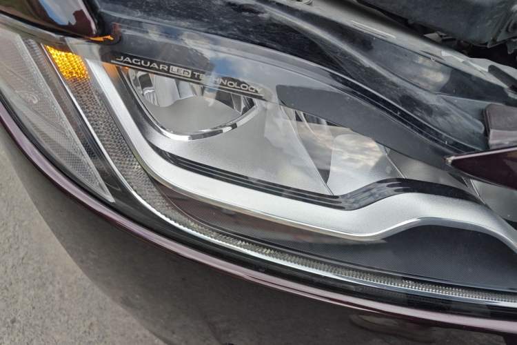 Used Jaguar XFL 2018 XFL 2.0T 250 PS Luxury Edition Right Front Headlight