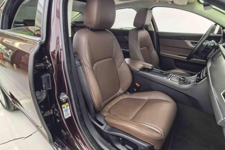 Used Jaguar XFL 2018 XFL 2.0T 250 PS Luxury Edition Right Front Seat