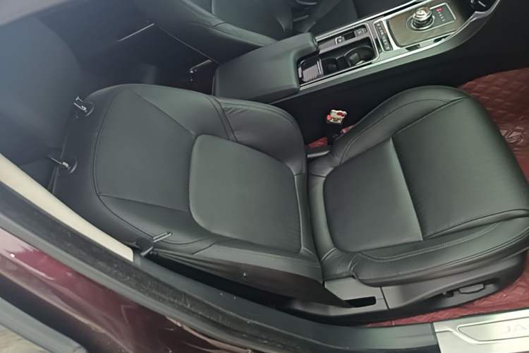 Used Jaguar XFL 2018 XFL 2.0T 250 PS Luxury Edition Right Front Seat