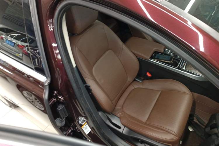 Used Jaguar XFL 2018 XFL 2.0T 250 PS Luxury Edition Right Front Seat