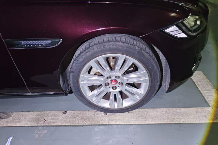 Used Jaguar XFL 2018 XFL 2.0T 250 PS Luxury Edition Right Front Wheel Hub