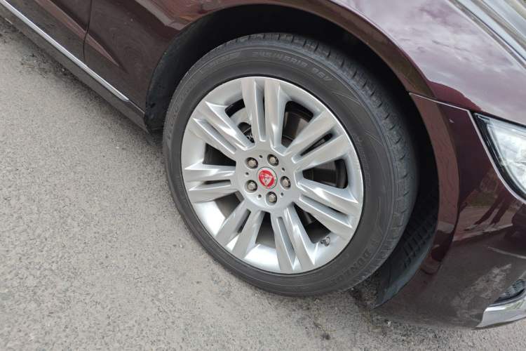 Used Jaguar XFL 2018 XFL 2.0T 250 PS Luxury Edition Right Front Wheel Hub