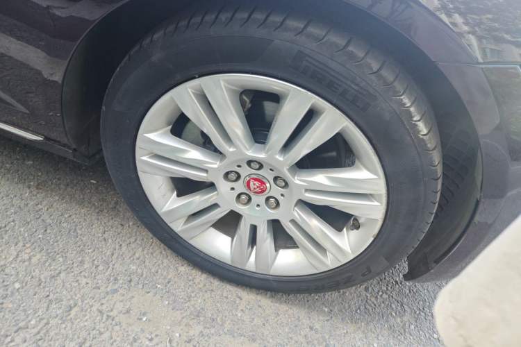 Used Jaguar XFL 2018 XFL 2.0T 250 PS Luxury Edition Right Front Wheel Hub