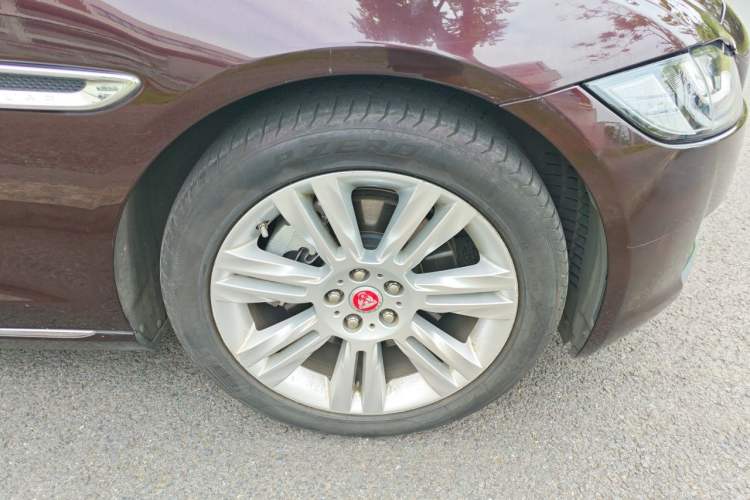 Used Jaguar XFL 2018 XFL 2.0T 250 PS Luxury Edition Right Front Wheel Hub