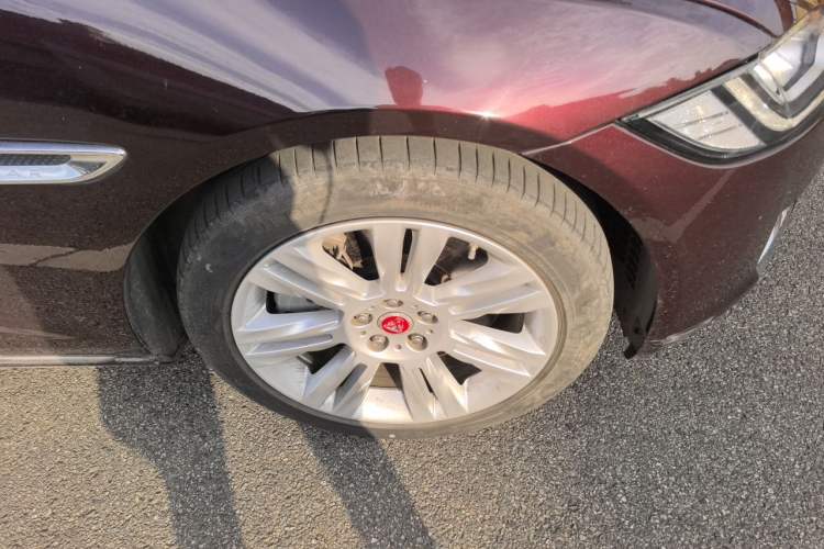 Used Jaguar XFL 2018 XFL 3.0 SC 340 PS Luxury Edition Right Front Wheel Hub