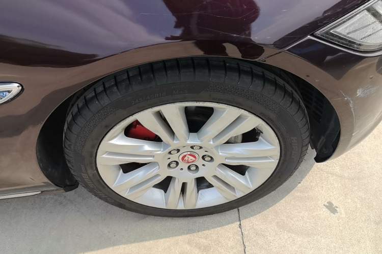 Used Jaguar XFL 2018 XFL 2.0T 250 PS Luxury Edition Right Front Wheel Hub