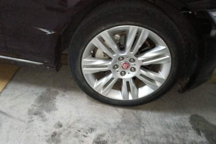 Used Jaguar XFL 2018 XFL 2.0T 250 PS Luxury Edition Right Front Wheel Hub