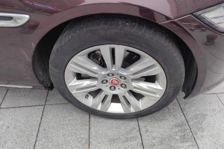 Used Jaguar XFL 2018 XFL 2.0T 250 PS Luxury Edition Right Front Wheel Hub