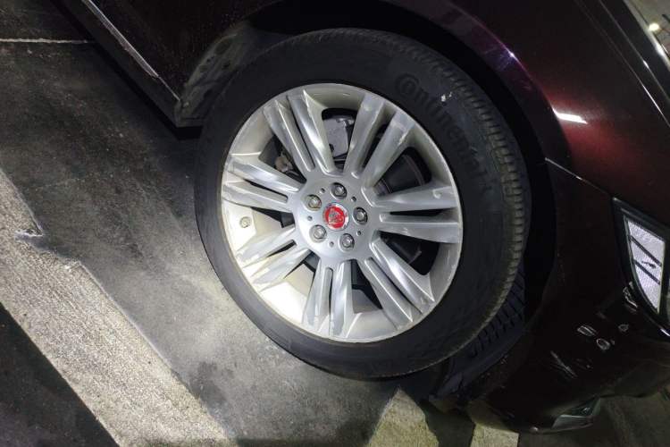 Used Jaguar XFL 2018 XFL 2.0T 250 PS Luxury Edition Right Front Wheel Hub