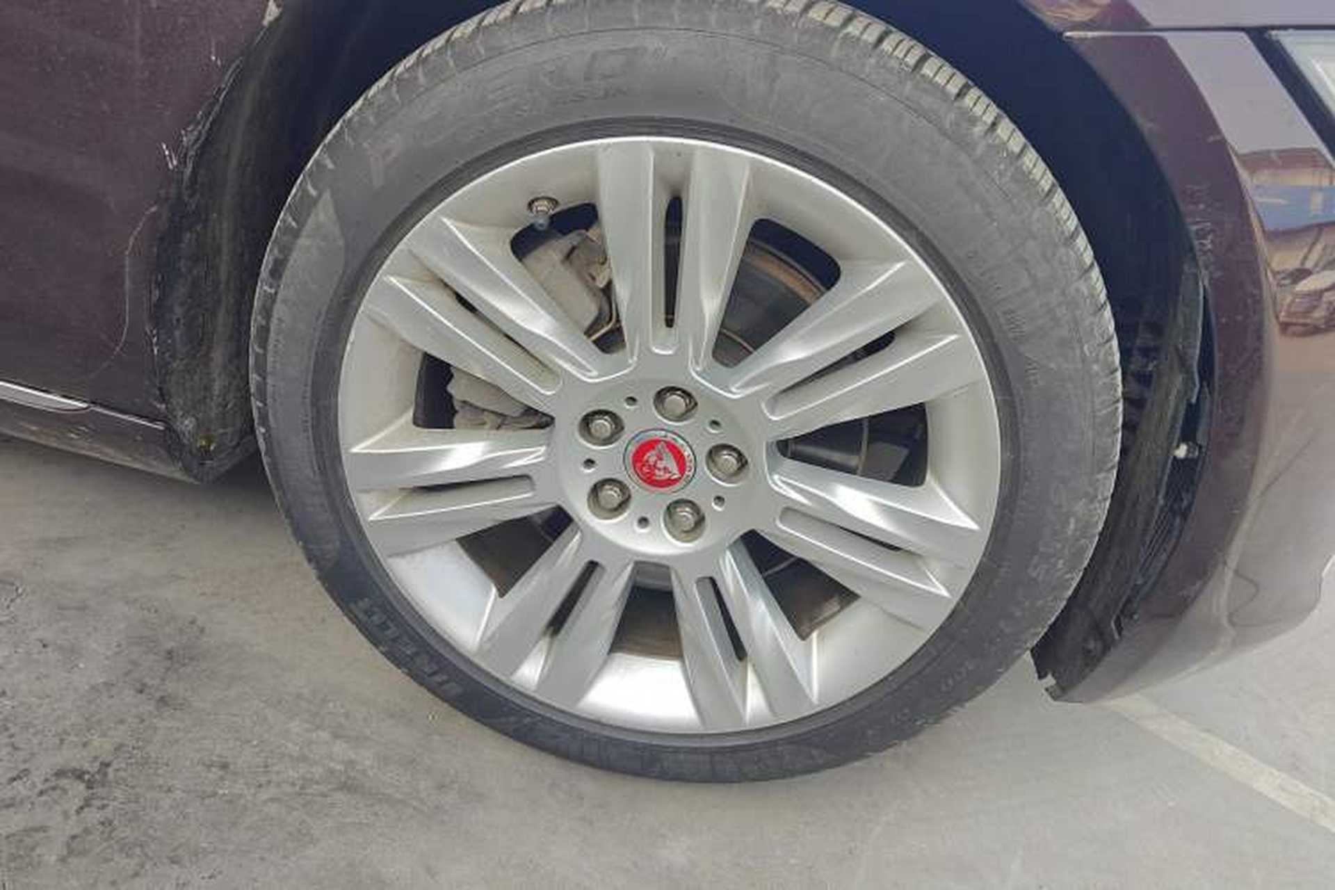 Used Jaguar XFL 2018 XFL 2.0T 250 PS Luxury Edition Right Front Wheel Hub