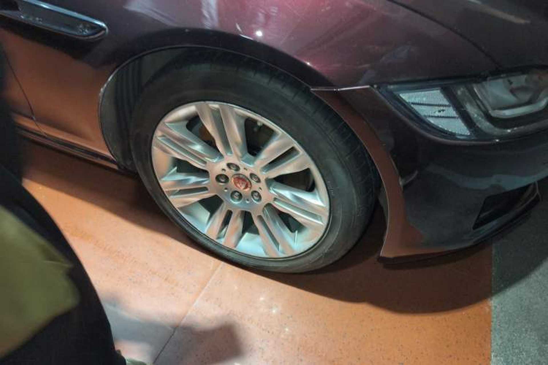 Used Jaguar XFL 2018 XFL 2.0T 250 PS Premium Edition Right Front Wheel Hub