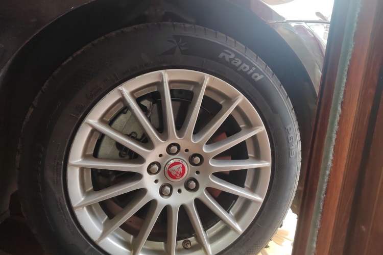 Used Jaguar XFL 2018 XFL 2.0T 200PS Luxury Edition Right Front Wheel Hub