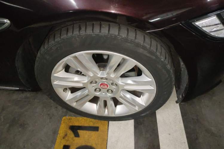Used Jaguar XFL 2018 XFL 2.0T 250 PS Luxury Edition Right Front Wheel Hub