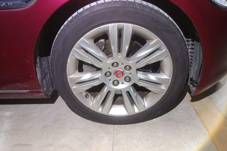 Used Jaguar XFL 2018 XFL 2.0T 250 PS Premium Edition Right Front Wheel Hub