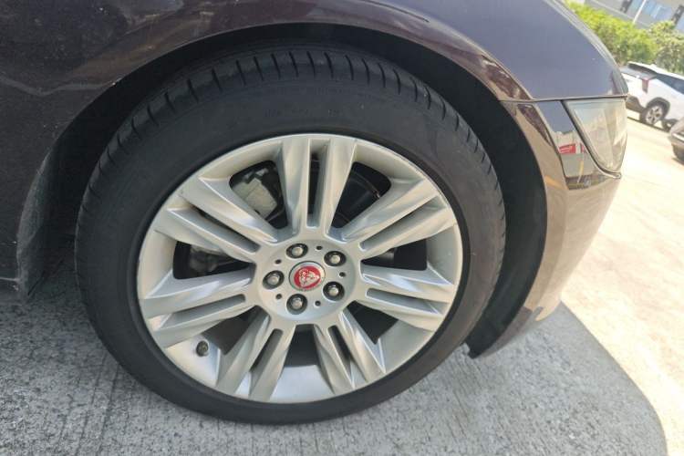 Used Jaguar XFL 2018 XFL 2.0T 250 PS Luxury Edition Right Front Wheel Hub