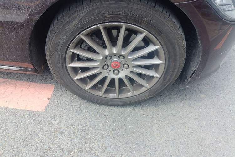 Used Jaguar XFL 2018 XFL 2.0T 200PS Luxury Edition Right Front Wheel Hub