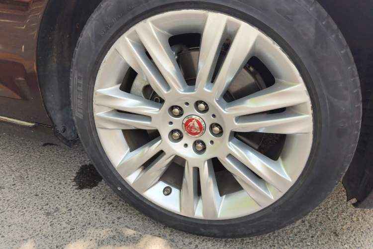Used Jaguar XFL 2018 XFL 2.0T 250 PS Luxury Edition Right Front Wheel Hub