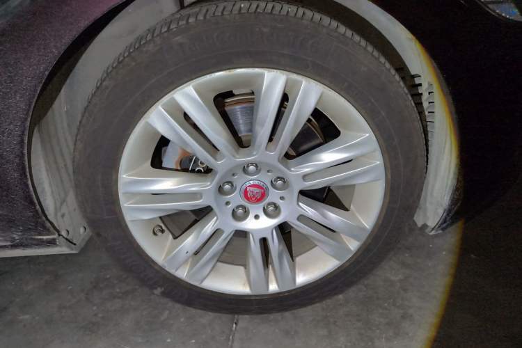 Used Jaguar XFL 2018 XFL 2.0T 250 PS Luxury Edition Right Front Wheel Hub