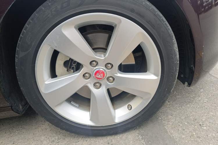 Used Jaguar XFL 2018 XFL 2.0T 200PS Elite Edition Right Front Wheel Hub