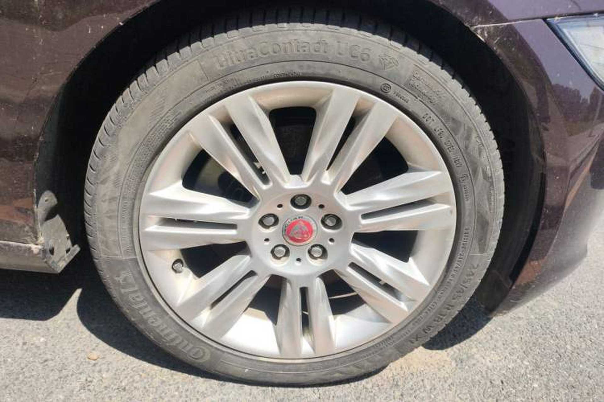 Used Jaguar XFL 2018 XFL 2.0T 250 PS Luxury Edition Right Front Wheel Hub