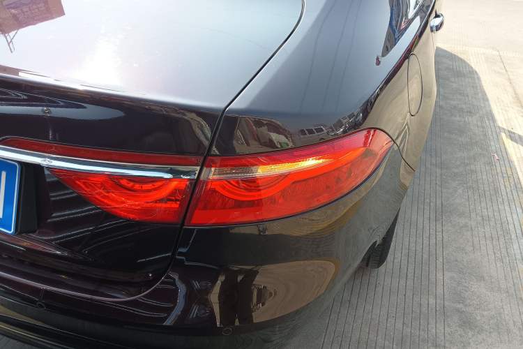 Used Jaguar XFL 2018 XFL 2.0T 250 PS Luxury Edition Right Rear Taillight